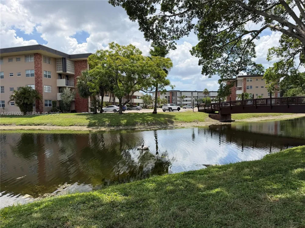 2951 NW 46th Ave #109 Lauderdale Lakes, FL 33313
