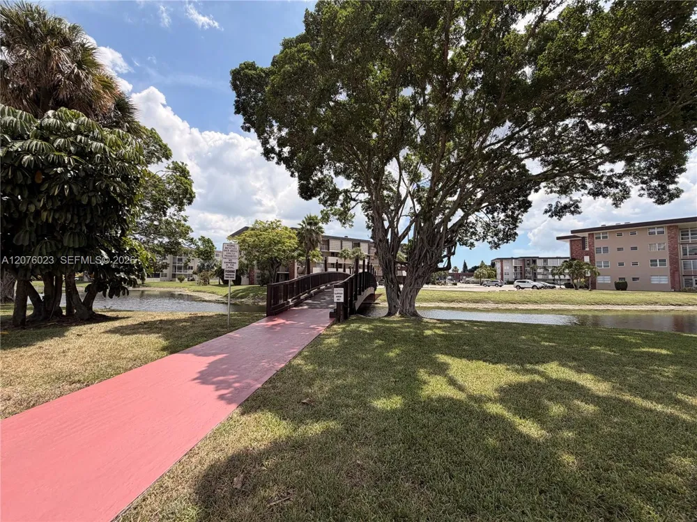 2951 NW 46th Ave #109 Lauderdale Lakes, FL 33313