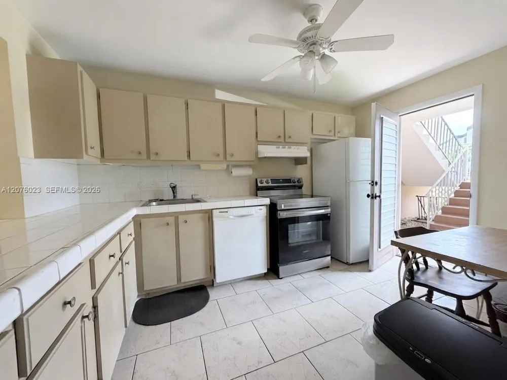 2951 NW 46th Ave #109 Lauderdale Lakes, FL 33313