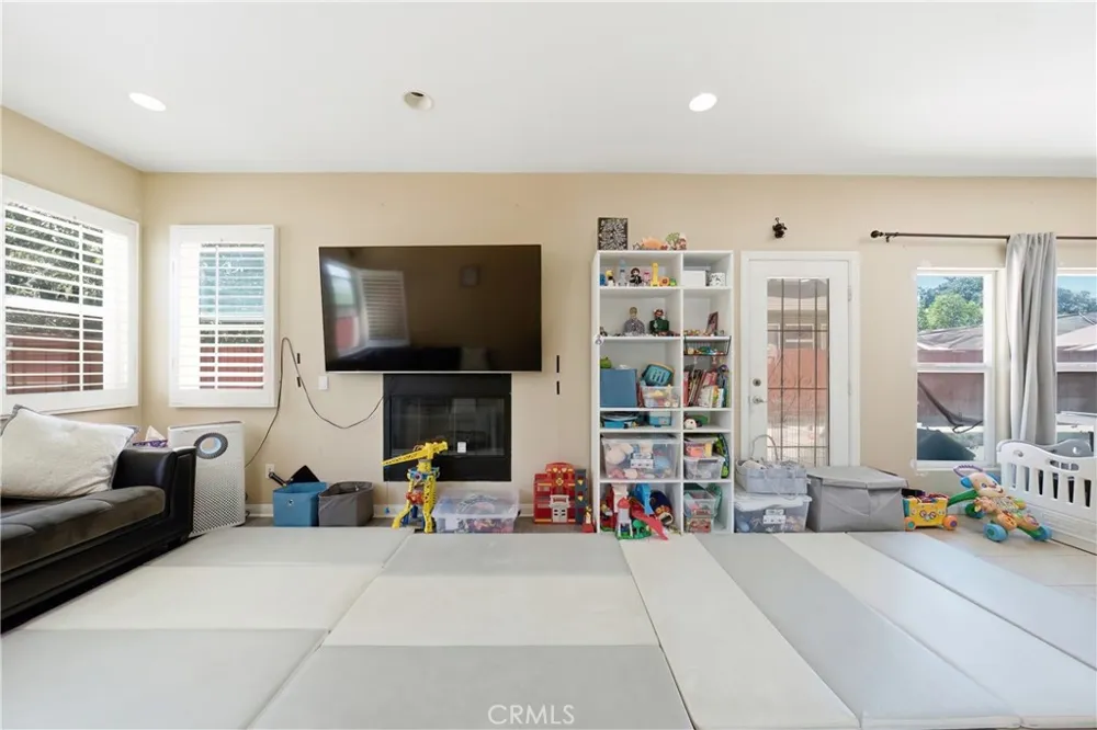 658 E. Phillips Boulevard Pomona, CA 91766