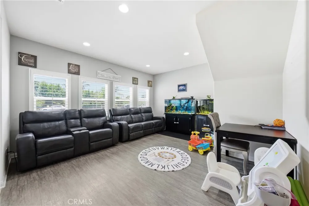 658 E. Phillips Boulevard Pomona, CA 91766