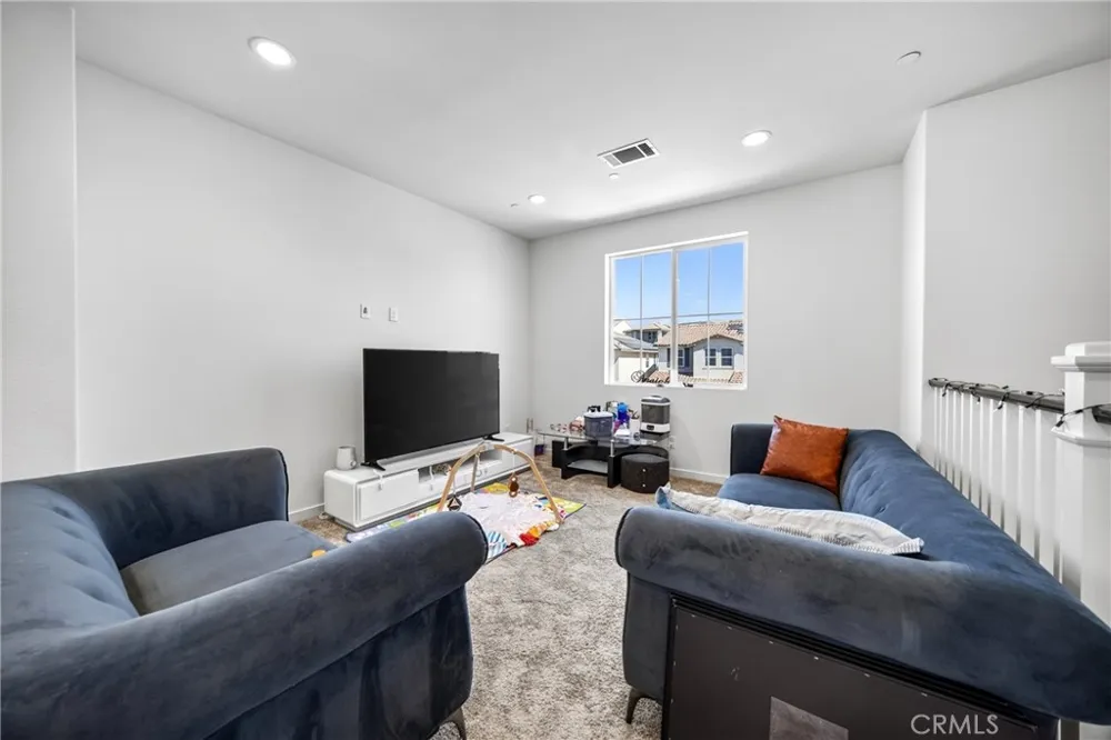 18148 Hedgerow Canyon Country, CA 91350