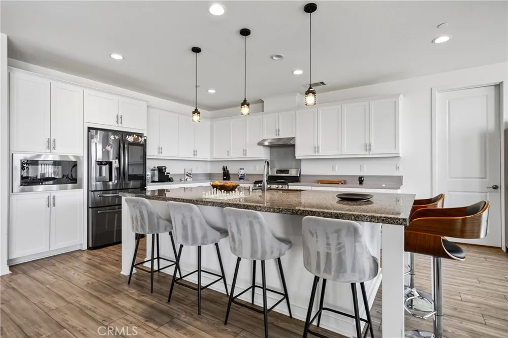 18148 Hedgerow Canyon Country, CA 91350