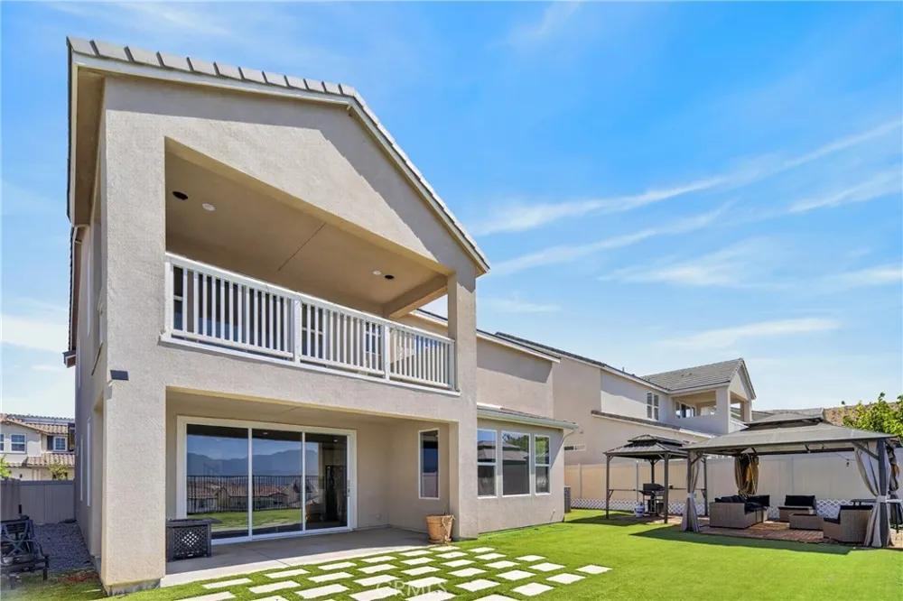 18148 Hedgerow Canyon Country, CA 91350