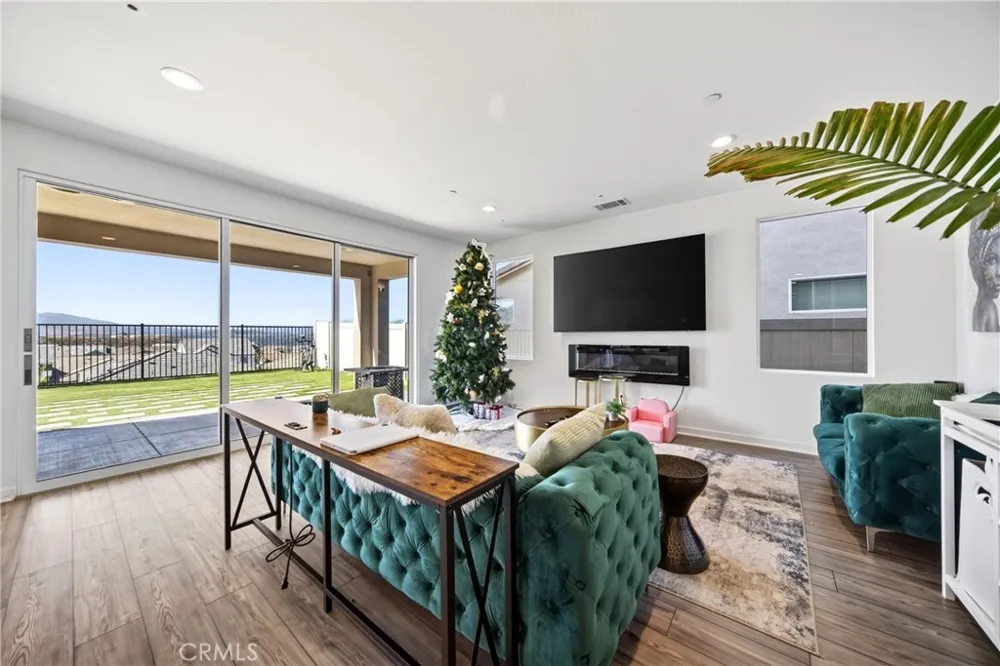 18148 Hedgerow Canyon Country, CA 91350