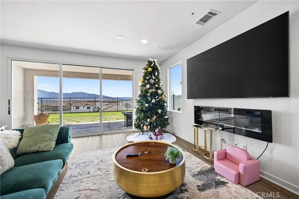 18148 Hedgerow Canyon Country, CA 91350