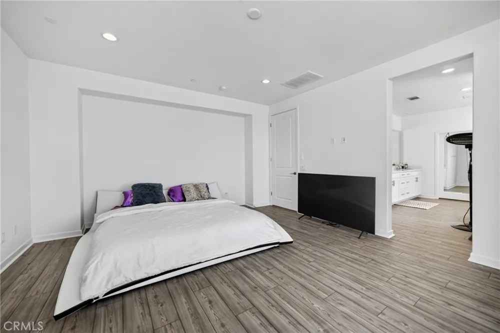 18148 Hedgerow Canyon Country, CA 91350