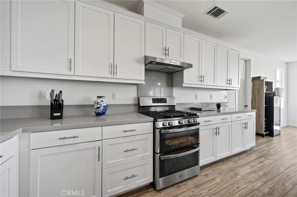 18148 Hedgerow Canyon Country, CA 91350