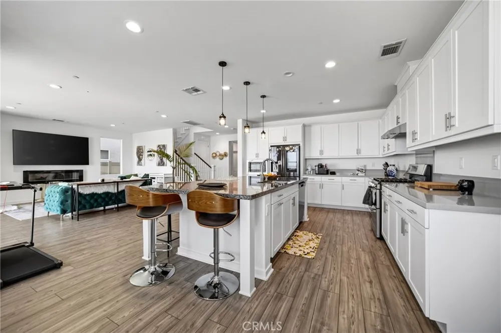 18148 Hedgerow Canyon Country, CA 91350