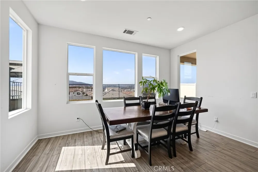18148 Hedgerow Canyon Country, CA 91350