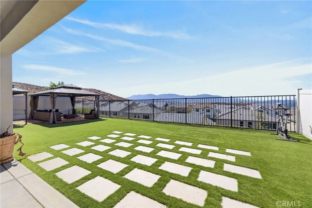 18148 Hedgerow Canyon Country, CA 91350