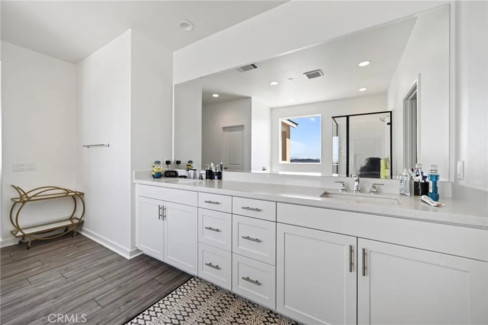 18148 Hedgerow Canyon Country, CA 91350