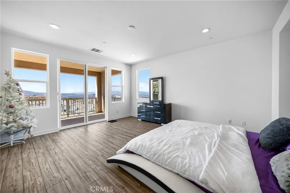 18148 Hedgerow Canyon Country, CA 91350
