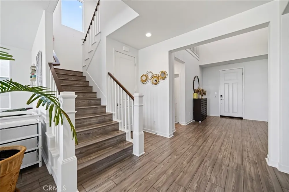 18148 Hedgerow Canyon Country, CA 91350