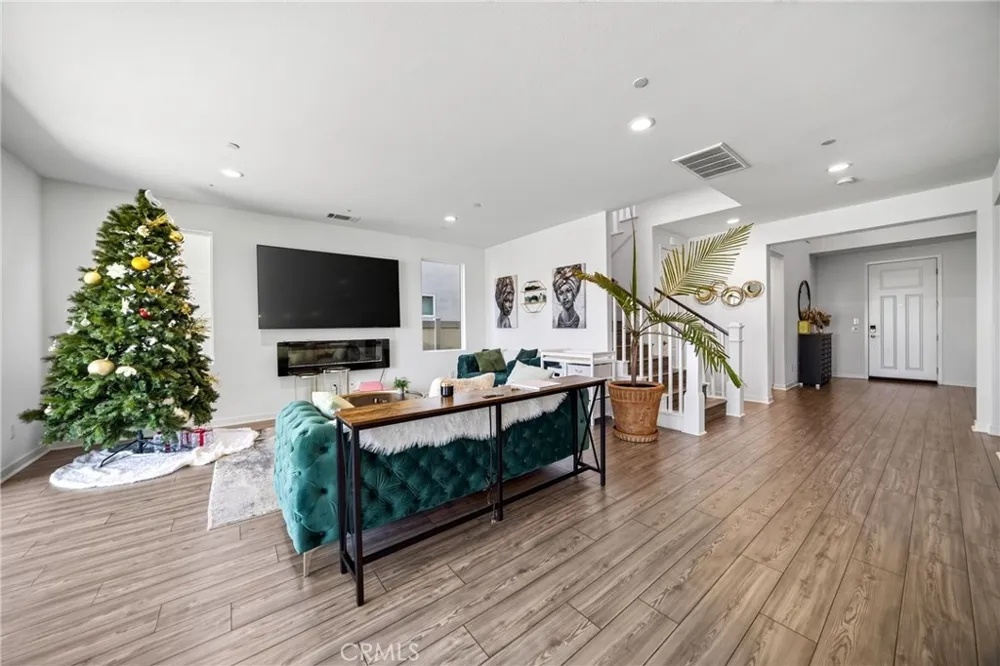 18148 Hedgerow Canyon Country, CA 91350