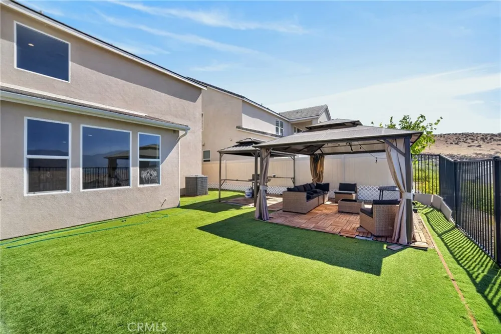 18148 Hedgerow Canyon Country, CA 91350