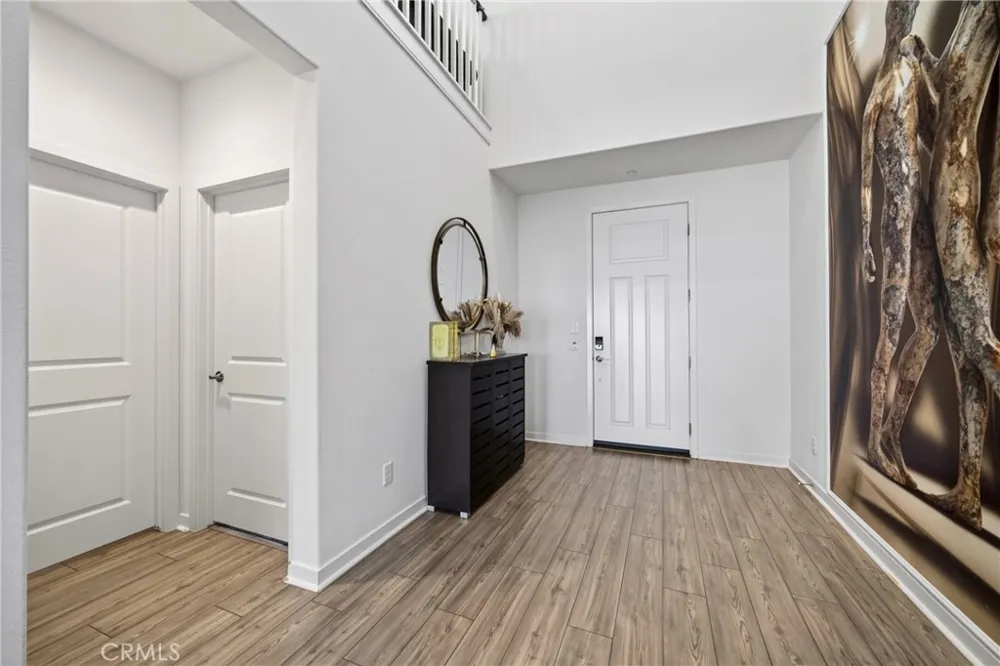 18148 Hedgerow Canyon Country, CA 91350
