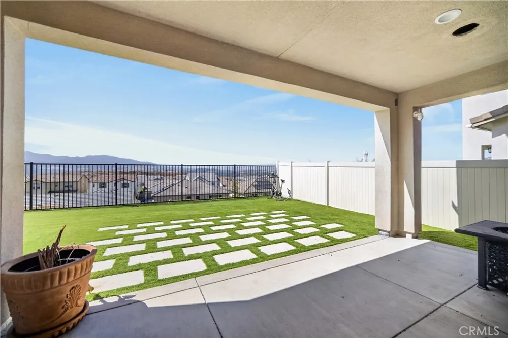 18148 Hedgerow Canyon Country, CA 91350