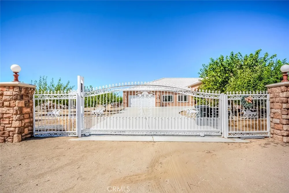 13830 Paramount Phelan, CA 92371