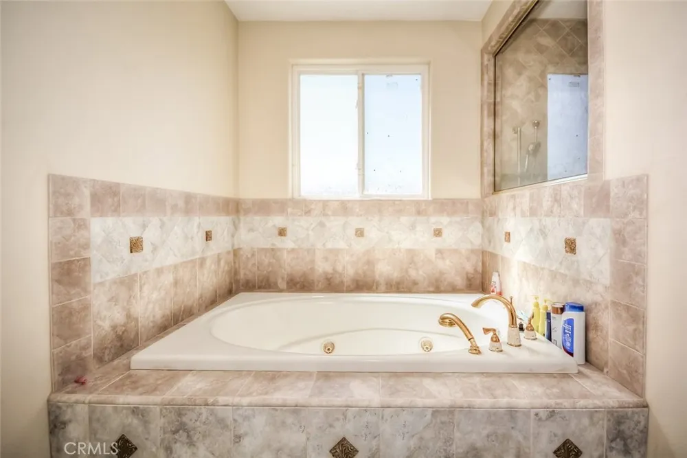 13830 Paramount Phelan, CA 92371