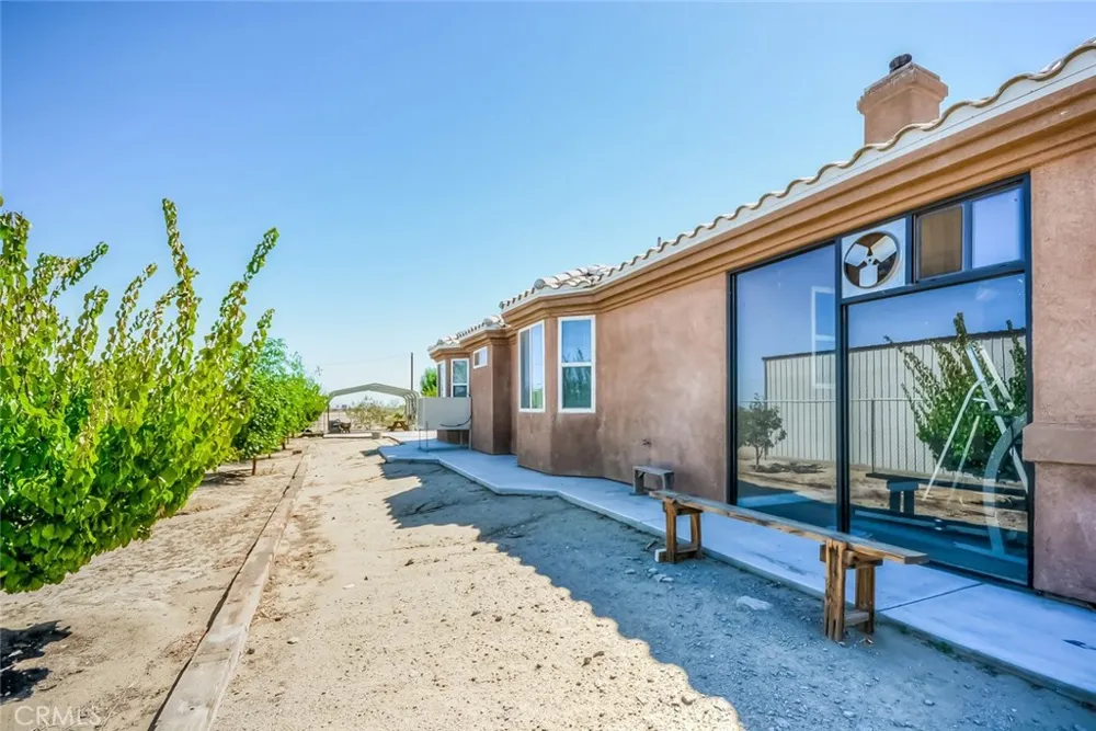 13830 Paramount Phelan, CA 92371