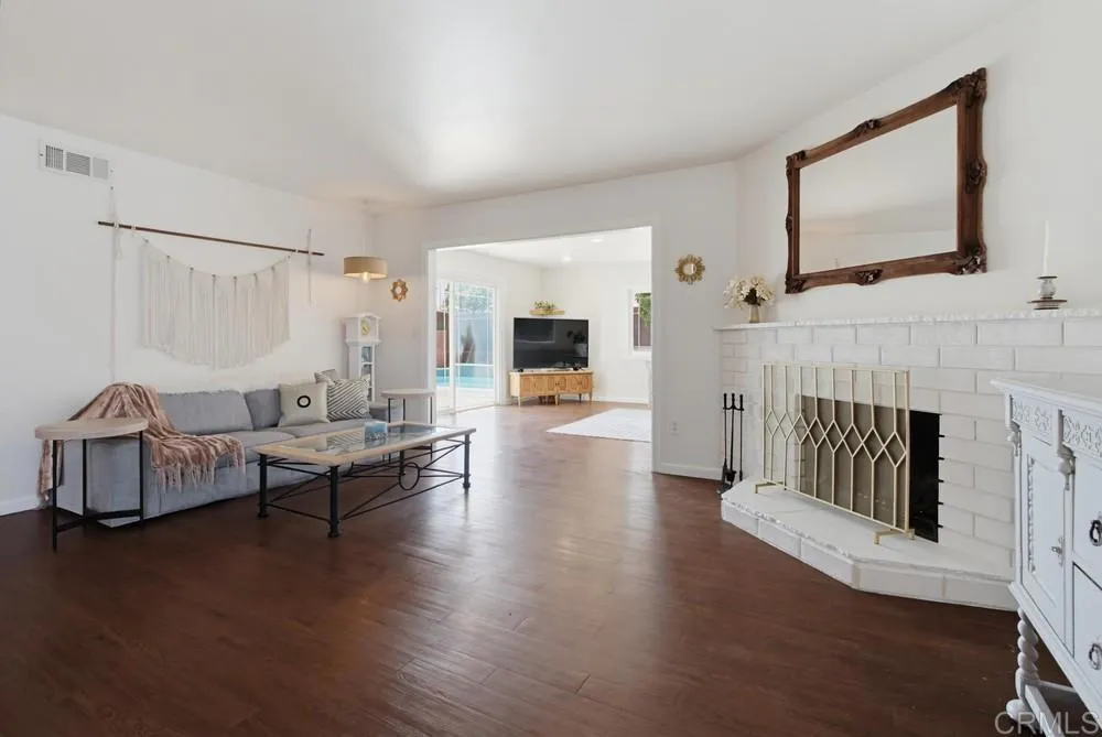 4925 Siesta Drive Oceanside, CA 92057