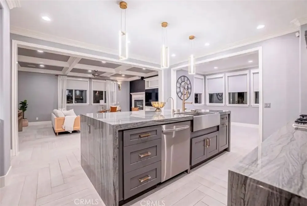 8082 E Portico Orange, CA 92867