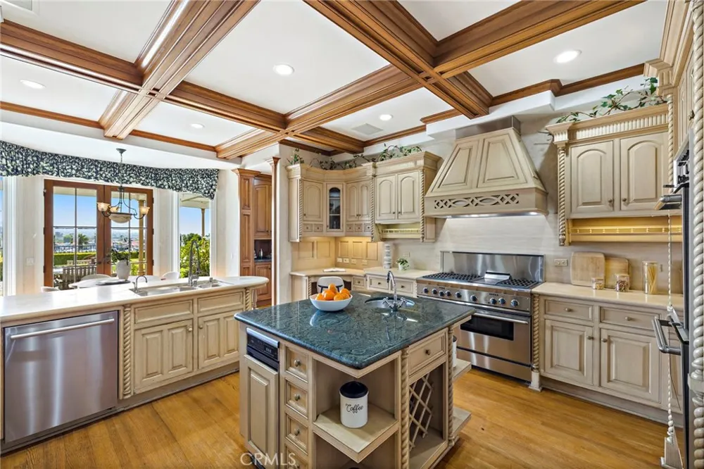 108 Kings Place Newport Beach, CA 92663
