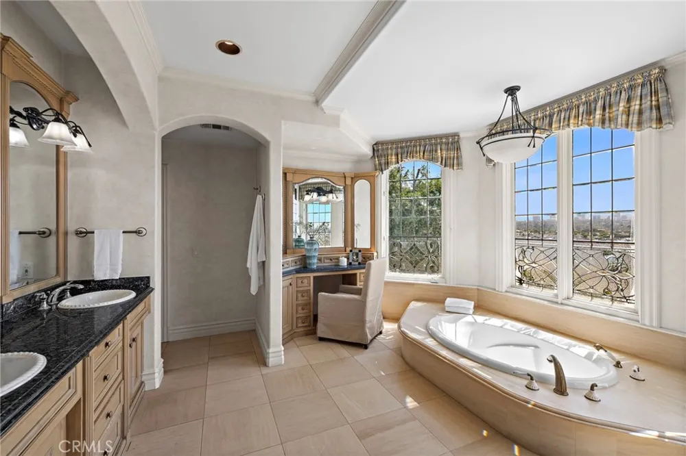 108 Kings Place Newport Beach, CA 92663