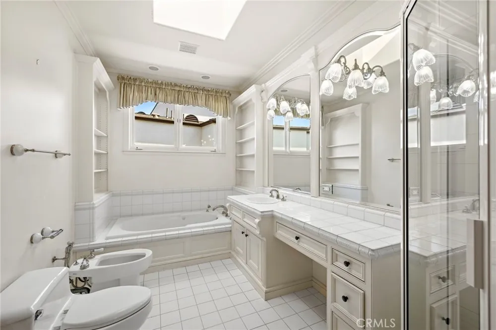 108 Kings Place Newport Beach, CA 92663