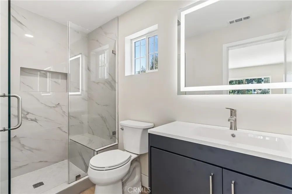 21233 Lopez Street Woodland Hills, CA 91364