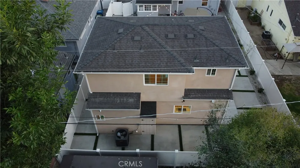 21233 Lopez Street Woodland Hills, CA 91364