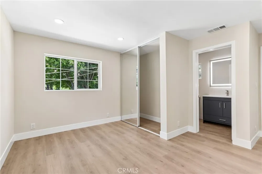 21233 Lopez Street Woodland Hills, CA 91364