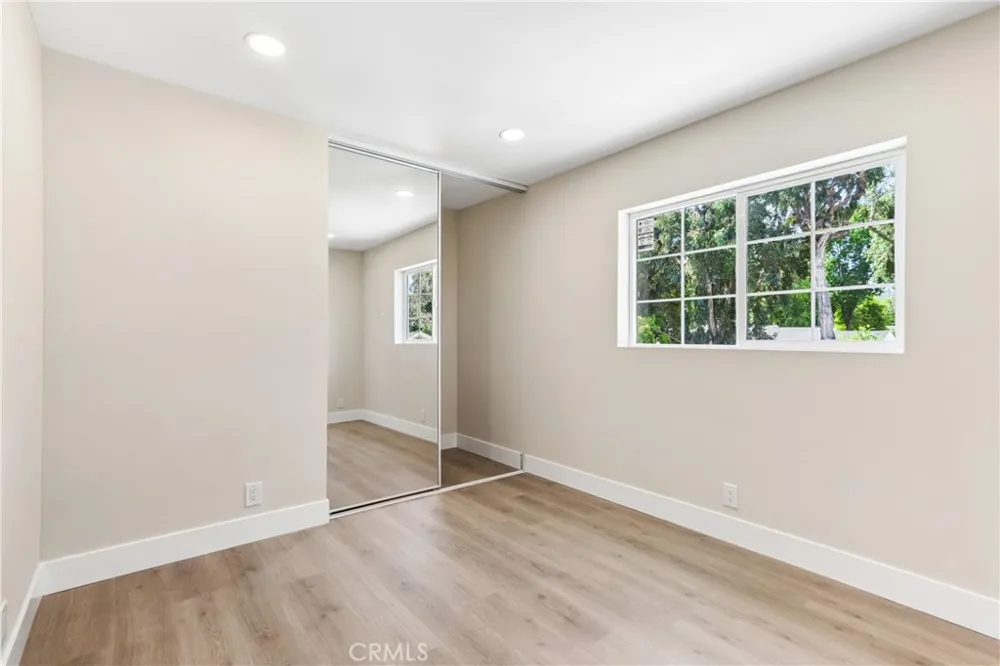 21233 Lopez Street Woodland Hills, CA 91364