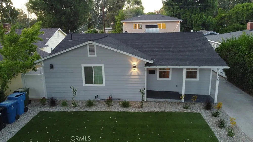 21233 Lopez Street Woodland Hills, CA 91364