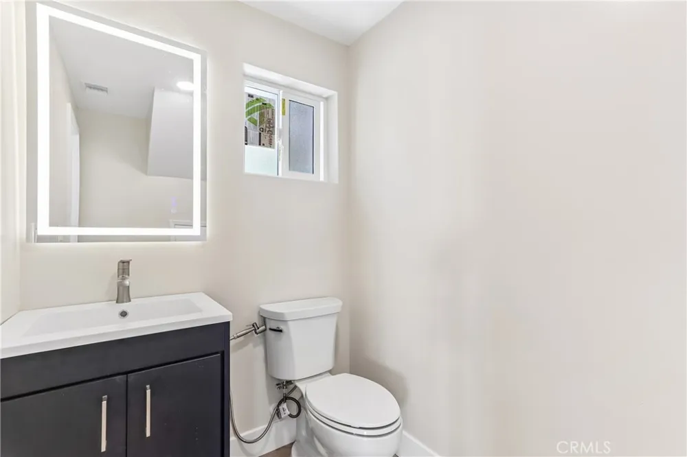 21233 Lopez Street Woodland Hills, CA 91364