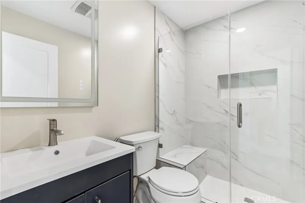 21233 Lopez Street Woodland Hills, CA 91364