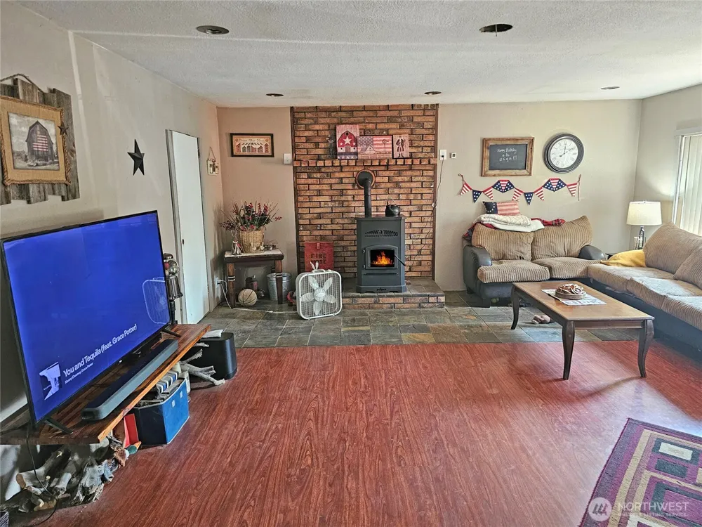 283 Middle Fork Road Chehalis, WA 98532