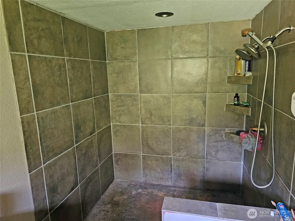 283 Middle Fork Road Chehalis, WA 98532