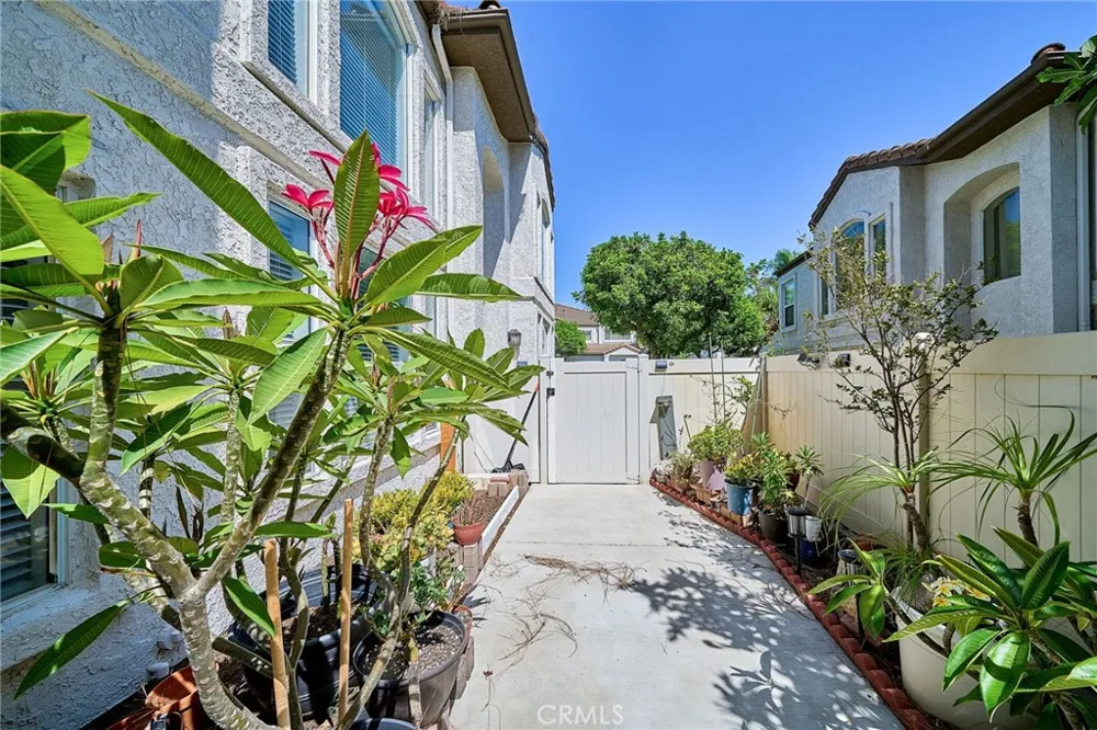 1048 Explanada Street #101 Corona, CA 92879