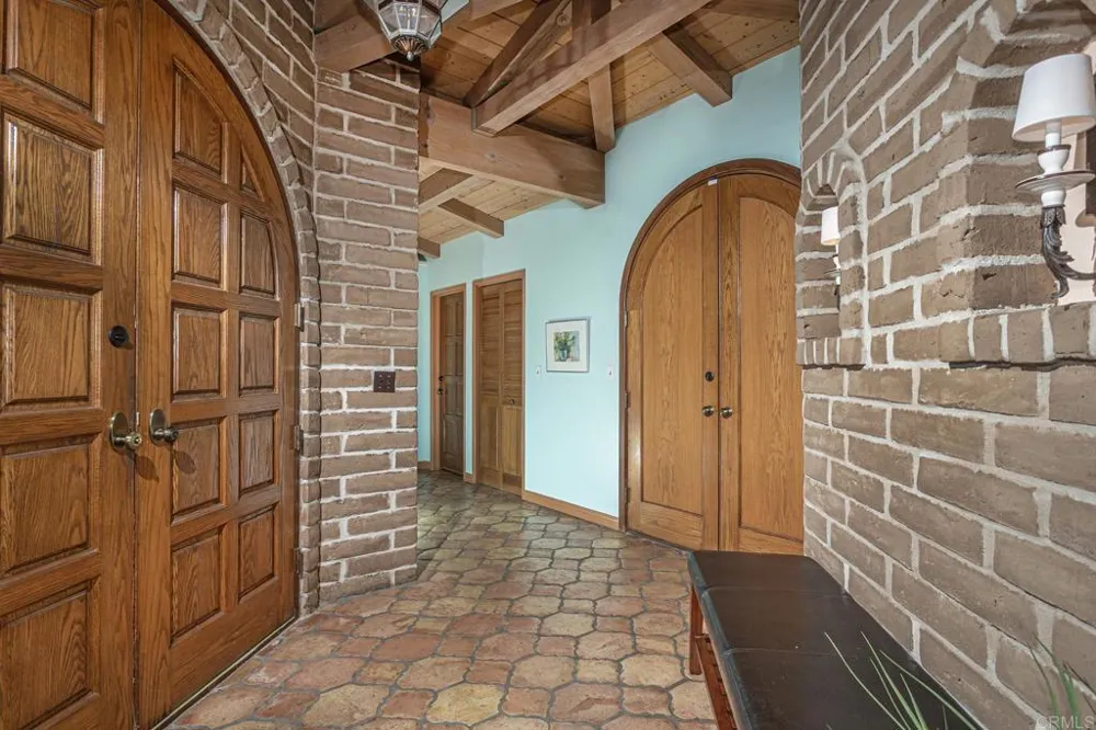 6678 Las Colinas Rancho Santa Fe, CA 92067