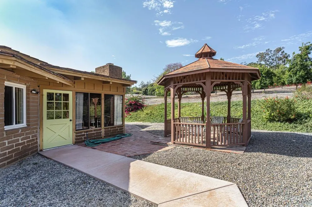 6678 Las Colinas Rancho Santa Fe, CA 92067