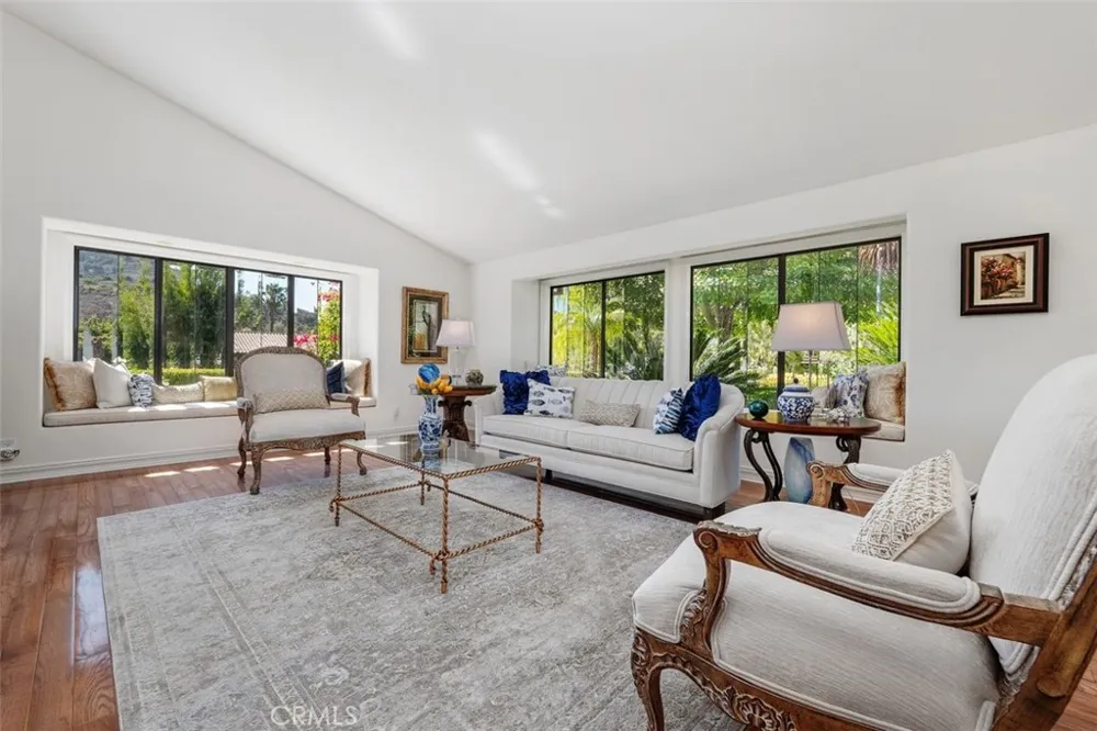 4433 Tedregal Court Calabasas, CA 91302