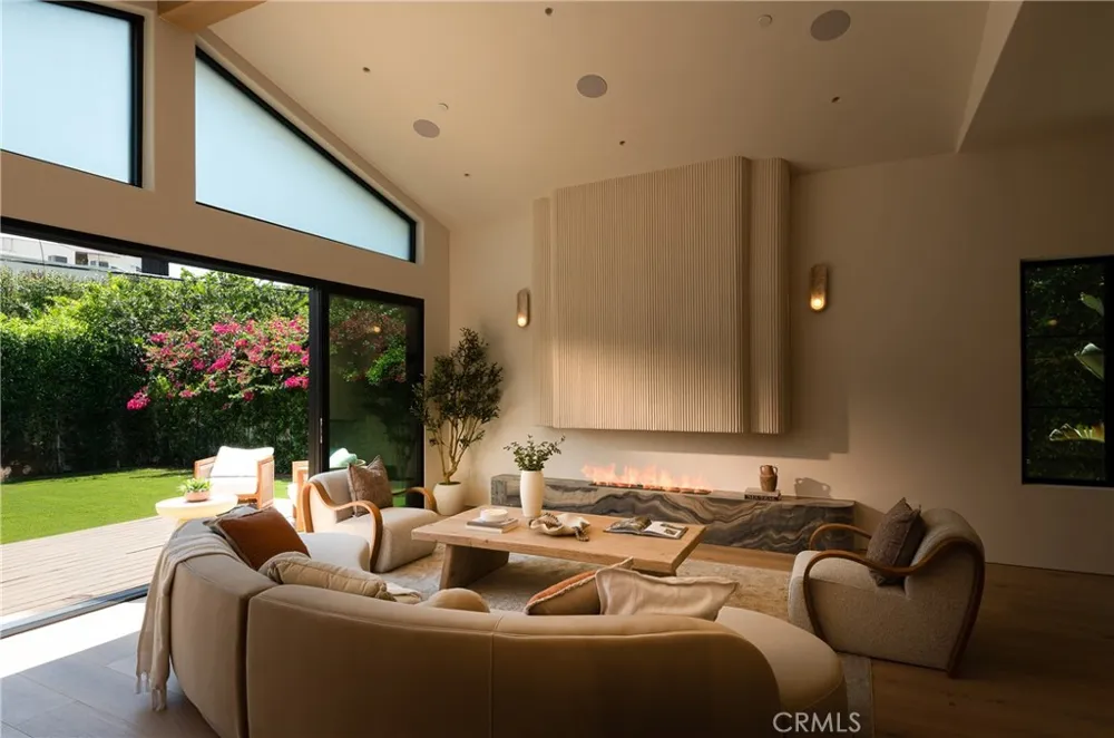 14800 Mccormick Sherman Oaks, CA 91411