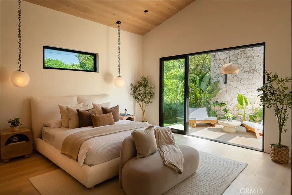 14800 Mccormick Sherman Oaks, CA 91411