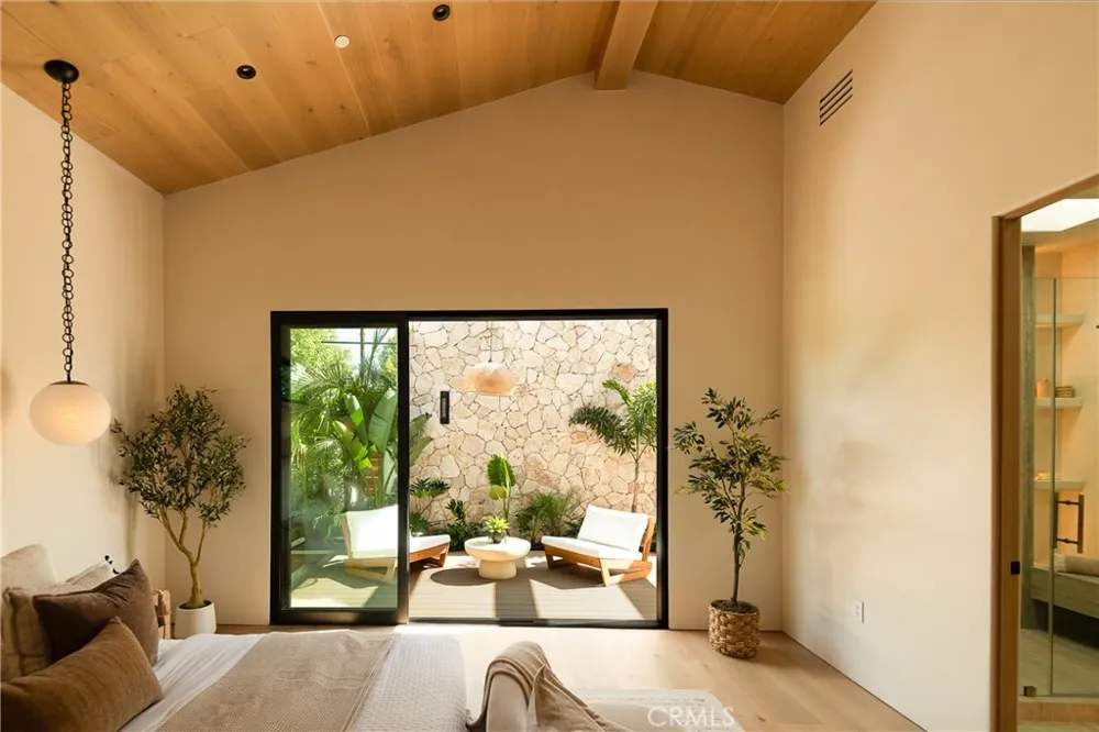 14800 Mccormick Sherman Oaks, CA 91411