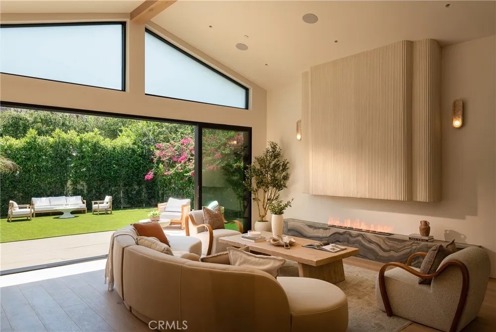 14800 Mccormick Sherman Oaks, CA 91411