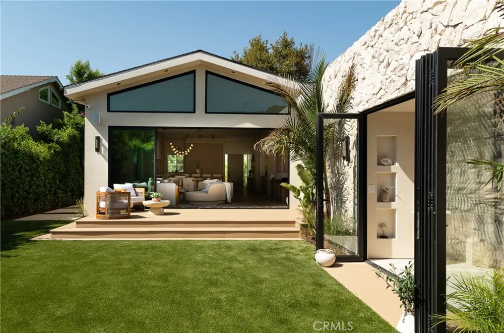 14800 Mccormick Sherman Oaks, CA 91411