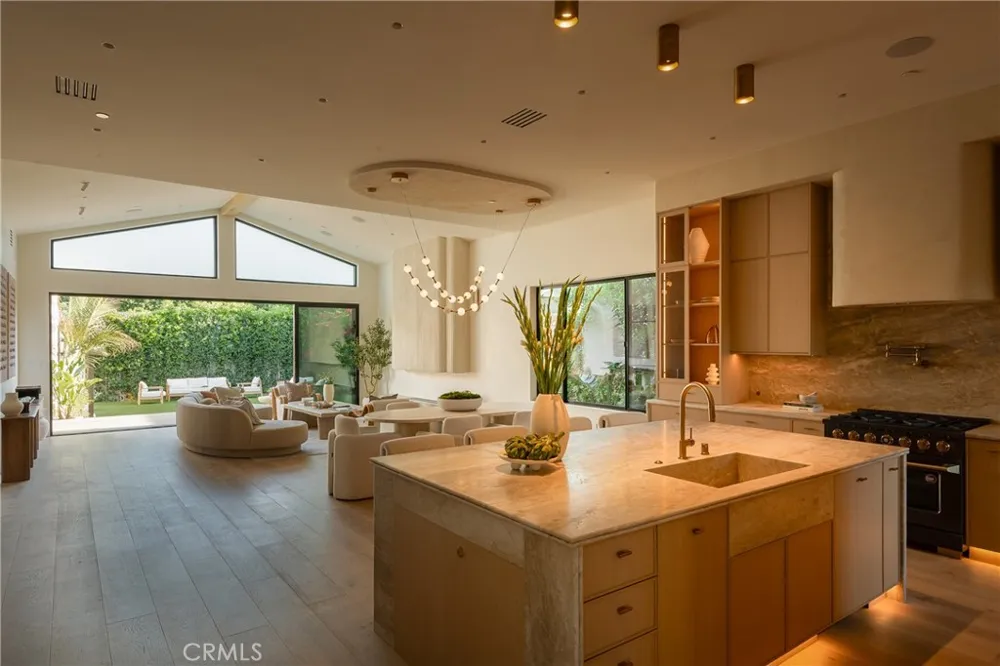 14800 Mccormick Sherman Oaks, CA 91411