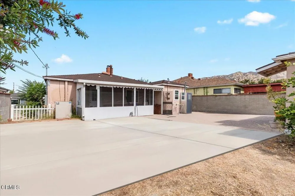 416 Dartmouth Road Burbank, CA 91504